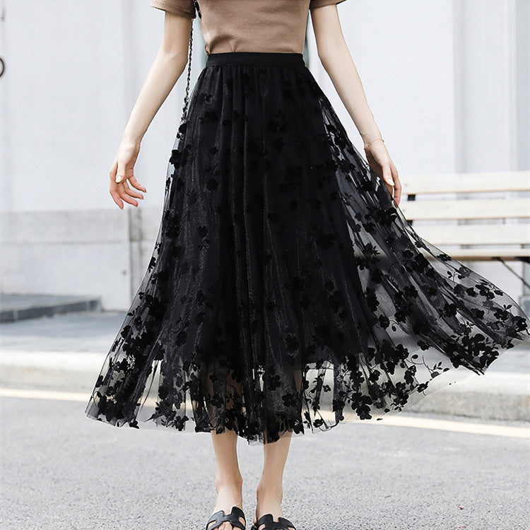 【ロングチュールスカート】ローズフロッキ一プリント、柔らかくエアリーなチュールで、流行り廃りなく着回せるアイテム！