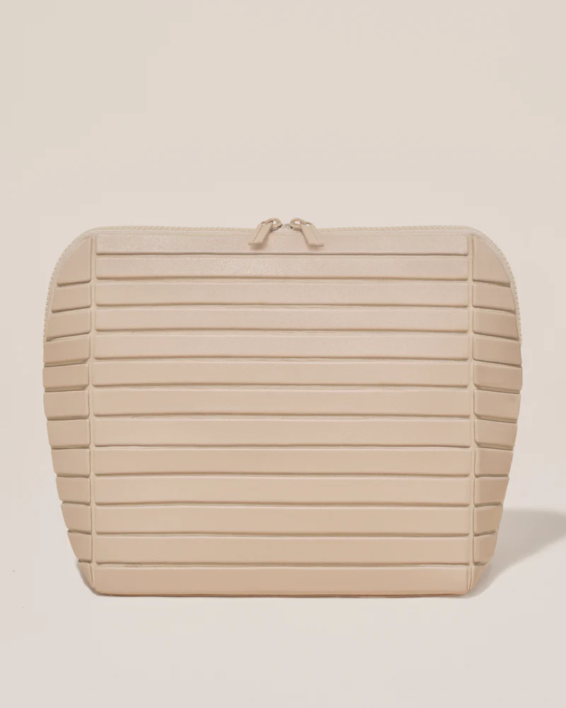 The large blush traveller