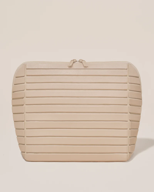 The large blush traveller