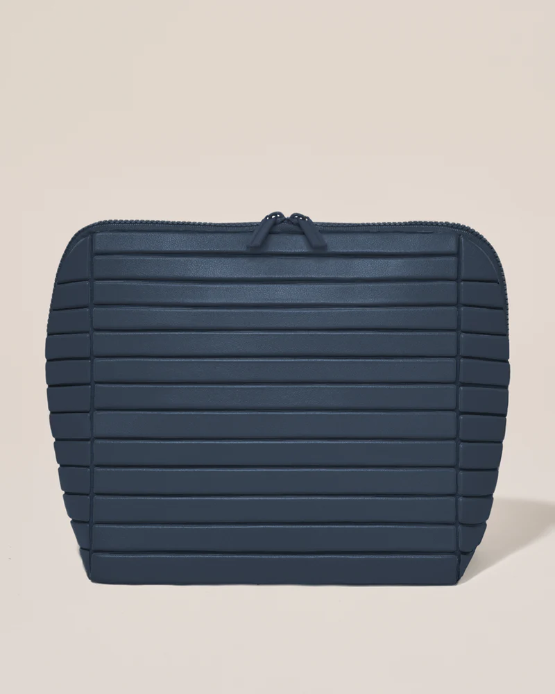 The large blush traveller