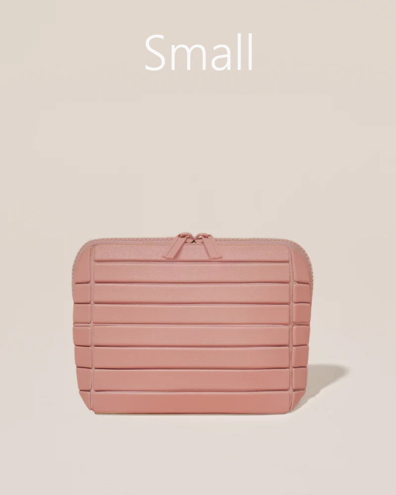 The large blush traveller