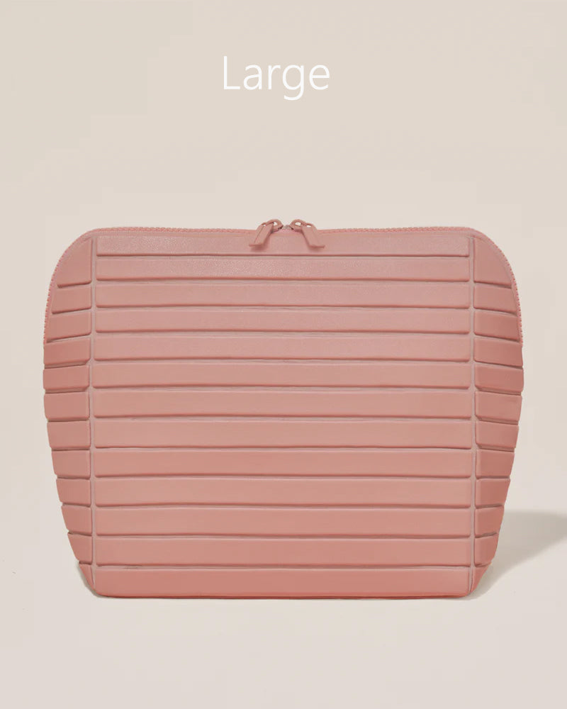 The large blush traveller