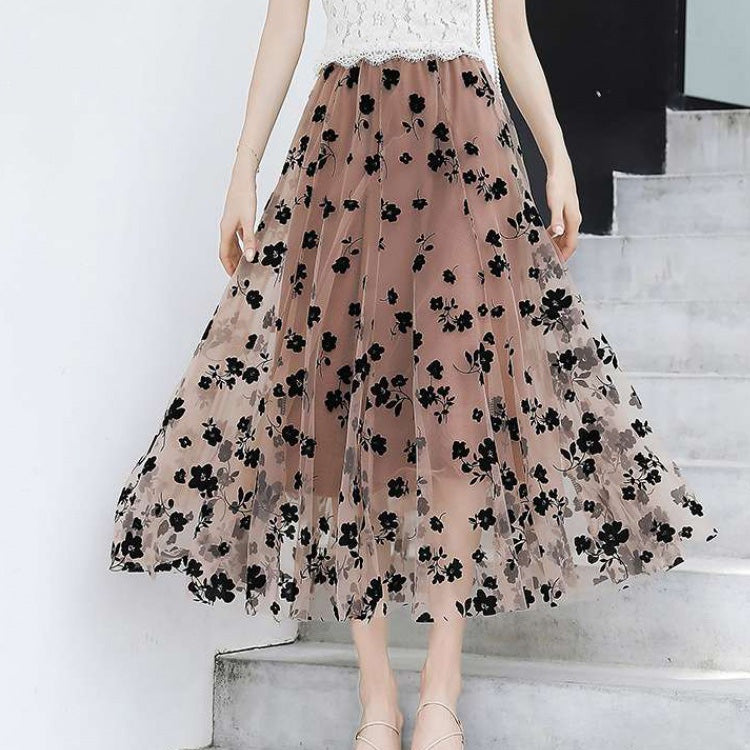 【ロングチュールスカート】ローズフロッキ一プリント、柔らかくエアリーなチュールで、流行り廃りなく着回せるアイテム！