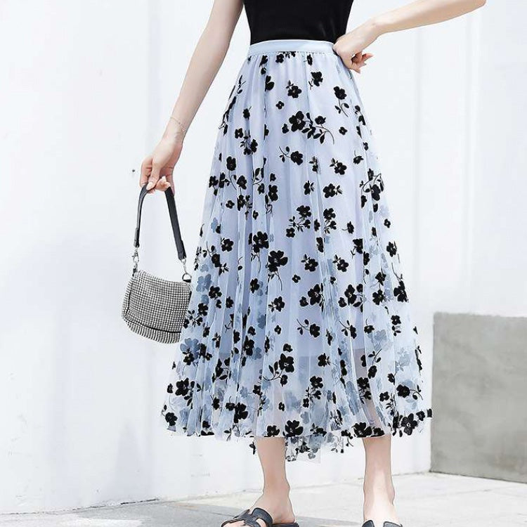 【ロングチュールスカート】ローズフロッキ一プリント、柔らかくエアリーなチュールで、流行り廃りなく着回せるアイテム！